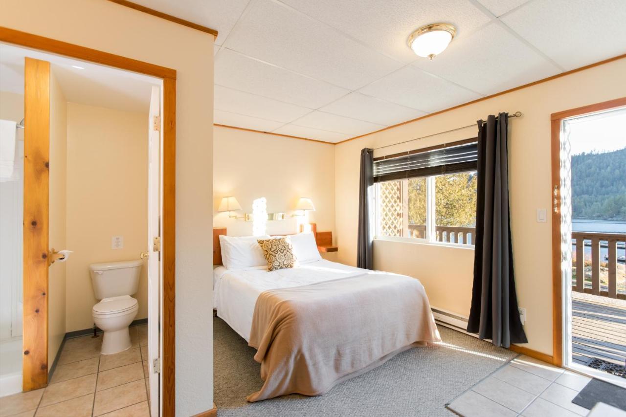 Backeddy Resort And Marina Egmont Room photo